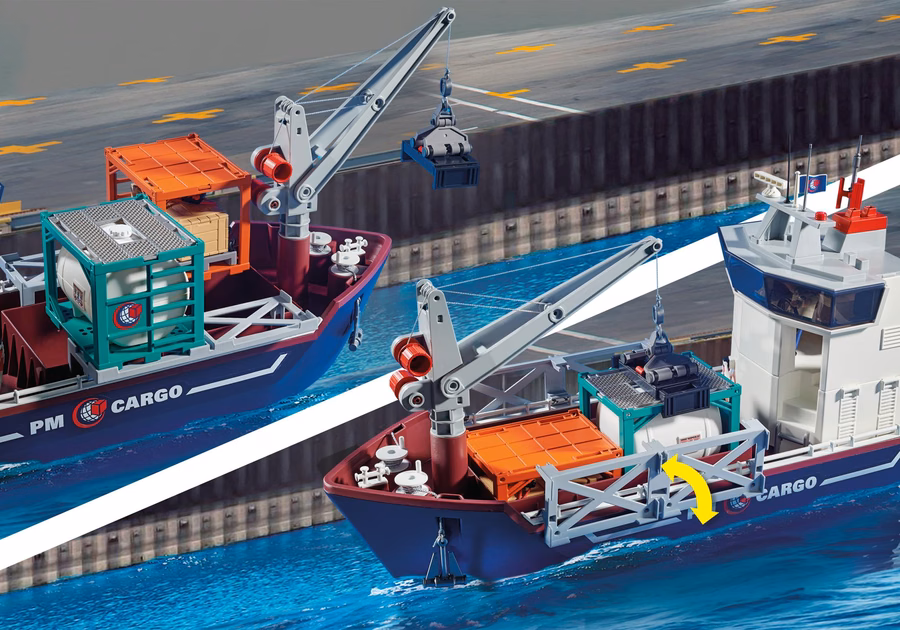Nave mercantile con imbarcazione