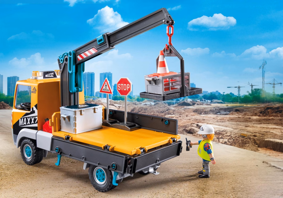 Autocarro da cantiere con gru