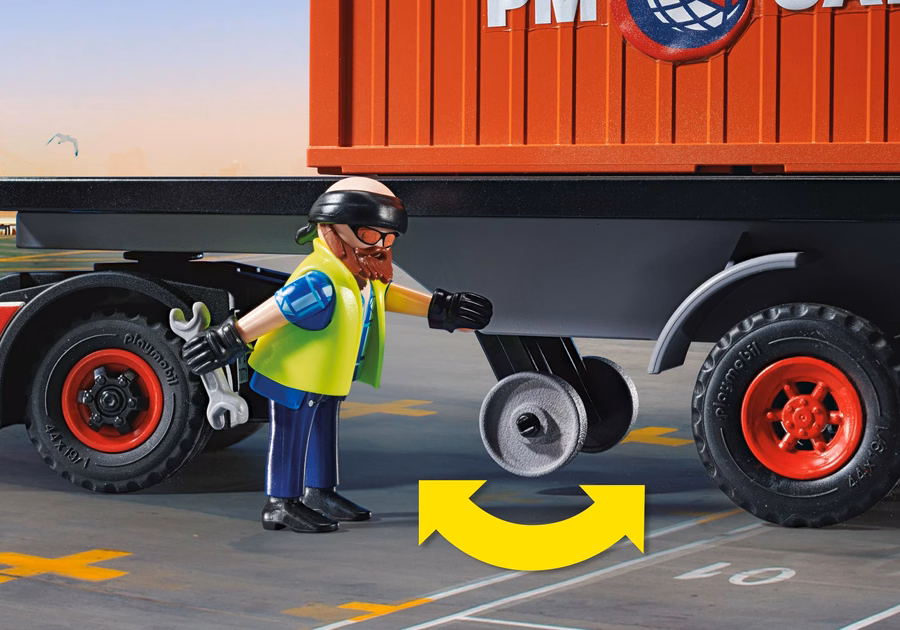 Camion con container per il carico